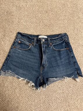 Abercrombie The Mom Short 25